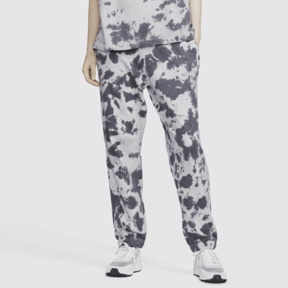 Nike Cloud-Dye Joggers 🦋 Women’s Mid-Rise Cloud-Dye Joggers 🦋 Size Small